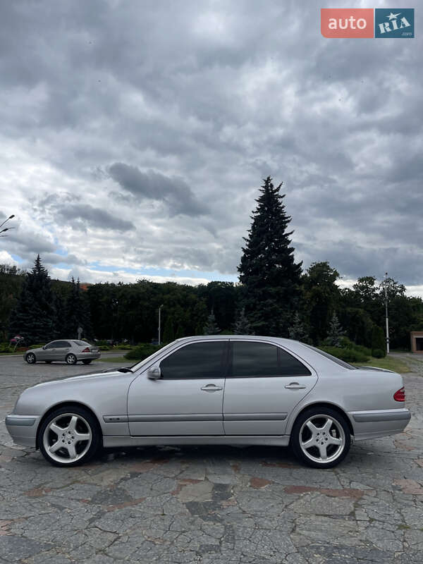 Седан Mercedes-Benz E-Class 2000 в Кременчуці