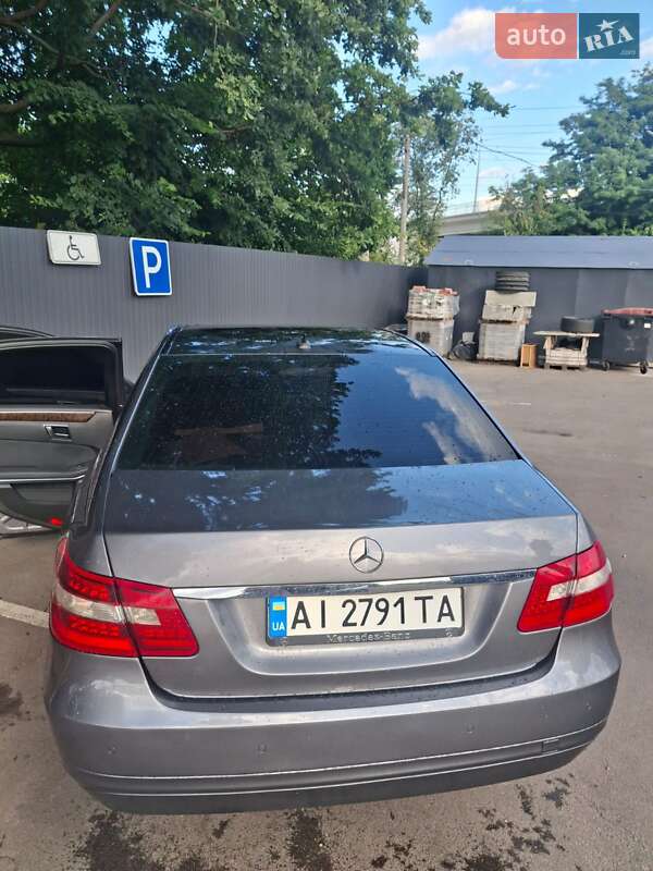 Седан Mercedes-Benz E-Class 2012 в Киеве