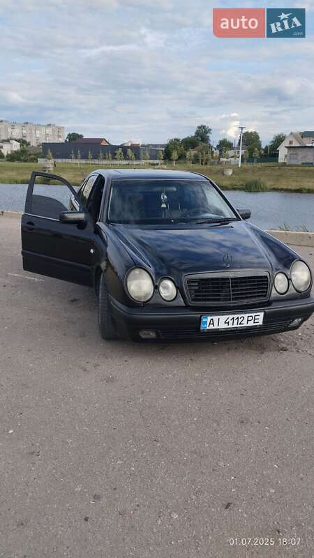 Седан Mercedes-Benz E-Class 1998 в Переяславі