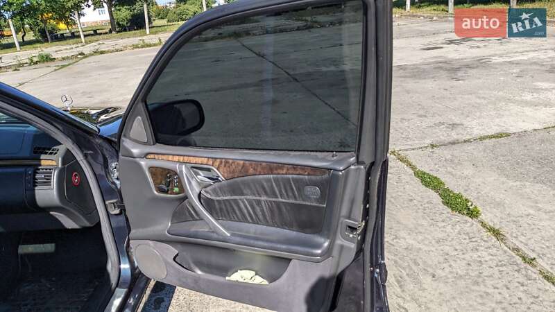 Седан Mercedes-Benz E-Class 2000 в Києві