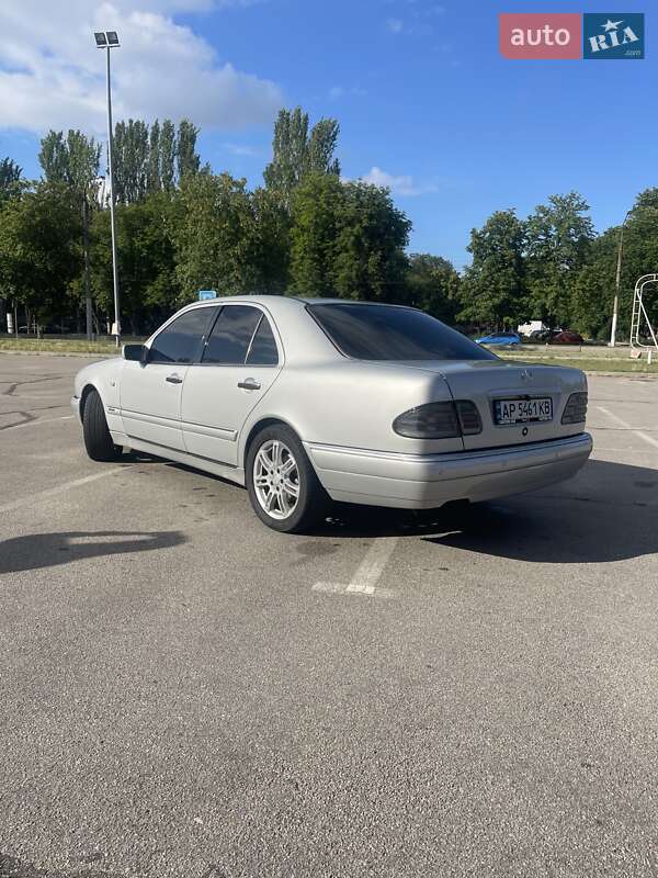 Седан Mercedes-Benz E-Class 1996 в Запорожье