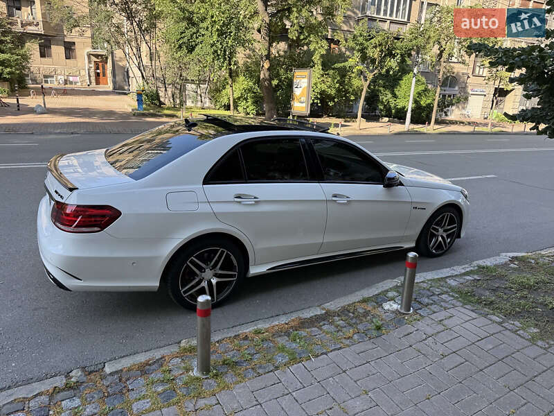 Седан Mercedes-Benz E-Class 2013 в Киеве