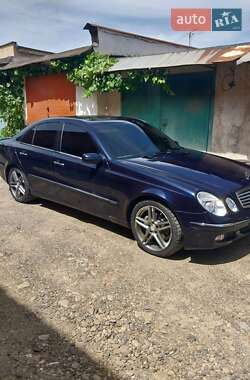 Седан Mercedes-Benz E-Class 2002 в Черновцах