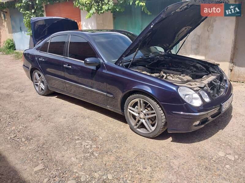 Седан Mercedes-Benz E-Class 2002 в Чернівцях