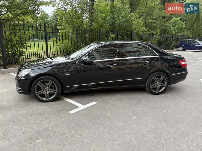 Седан Mercedes-Benz E-Class 2012 в Киеве