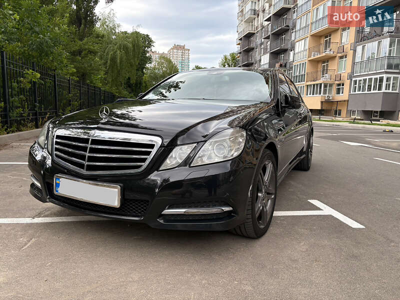 Седан Mercedes-Benz E-Class 2012 в Киеве