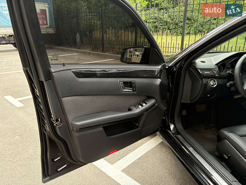 Седан Mercedes-Benz E-Class 2012 в Киеве