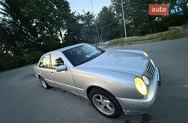 Седан Mercedes-Benz E-Class 2001 в 