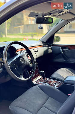 Седан Mercedes-Benz E-Class 2001 в 