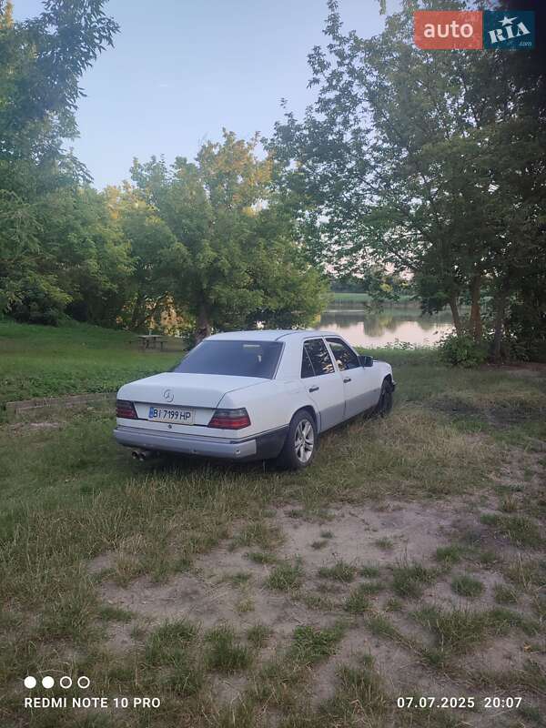 Седан Mercedes-Benz E-Class 1990 в Лубнах