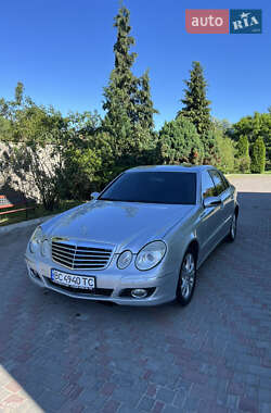 Седан Mercedes-Benz E-Class 2005 в Мостиській
