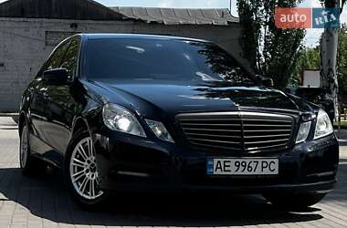 Седан Mercedes-Benz E-Class 2011 в Днепре