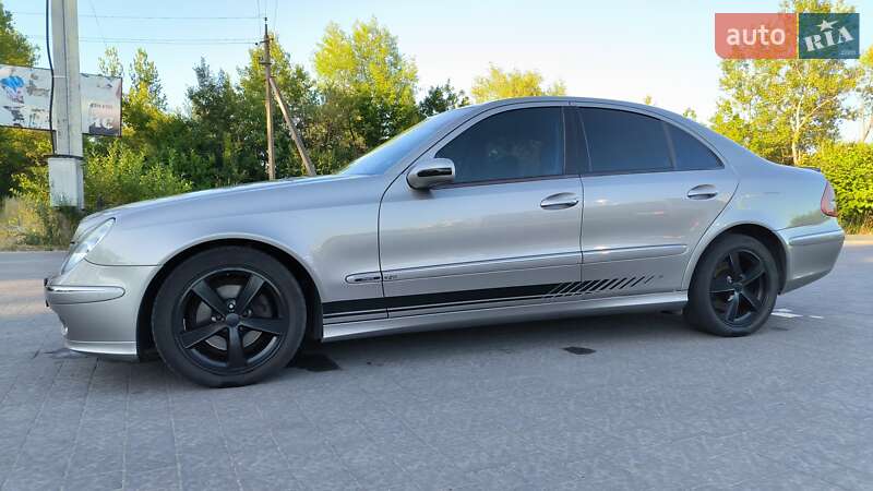 Седан Mercedes-Benz E-Class 2006 в Надворной