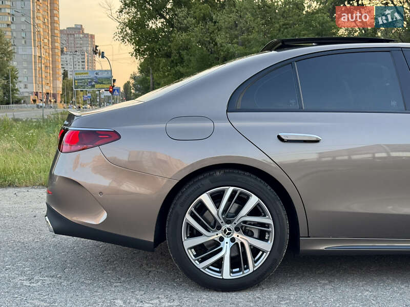 Седан Mercedes-Benz E-Class 2024 в Киеве