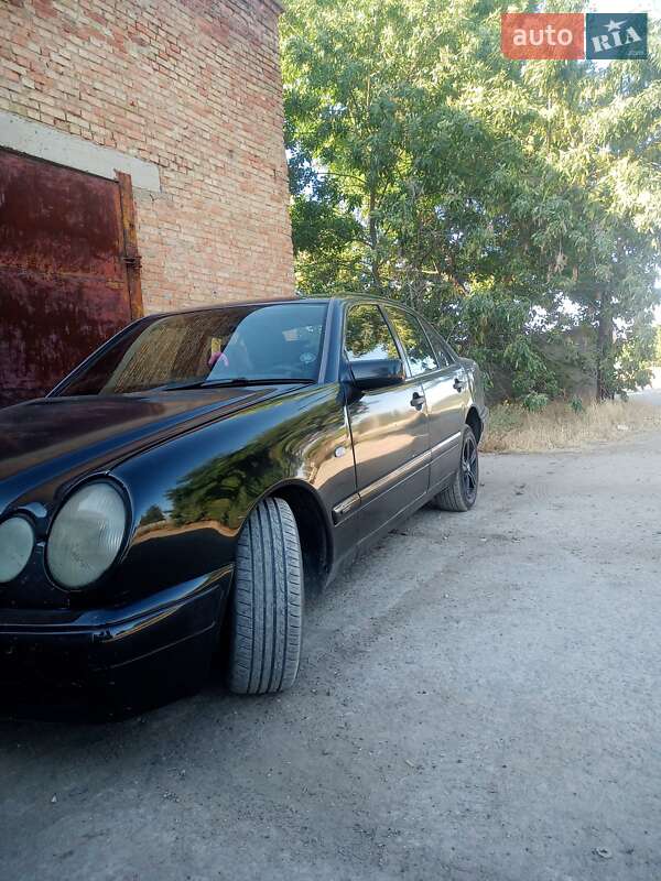 Седан Mercedes-Benz E-Class 1996 в Галициновом
