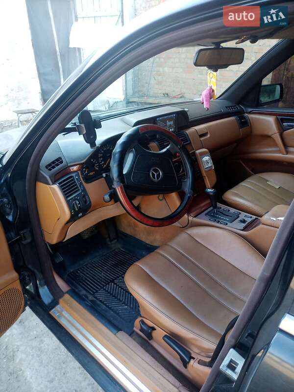 Седан Mercedes-Benz E-Class 1996 в Галициновом