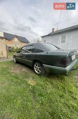 Седан Mercedes-Benz E-Class 1989 в 