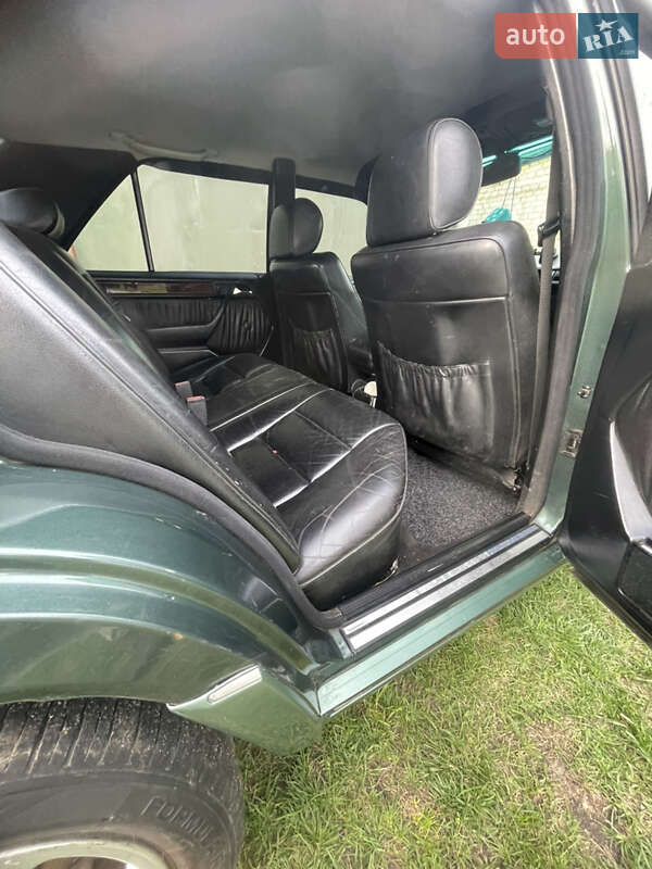 Седан Mercedes-Benz E-Class 1989 в Львове