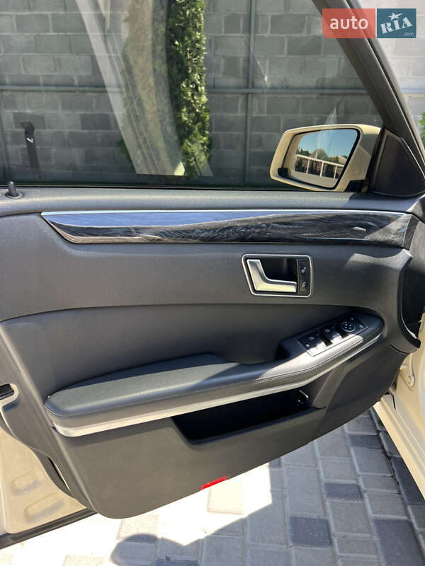 Седан Mercedes-Benz E-Class 2012 в Кропивницькому