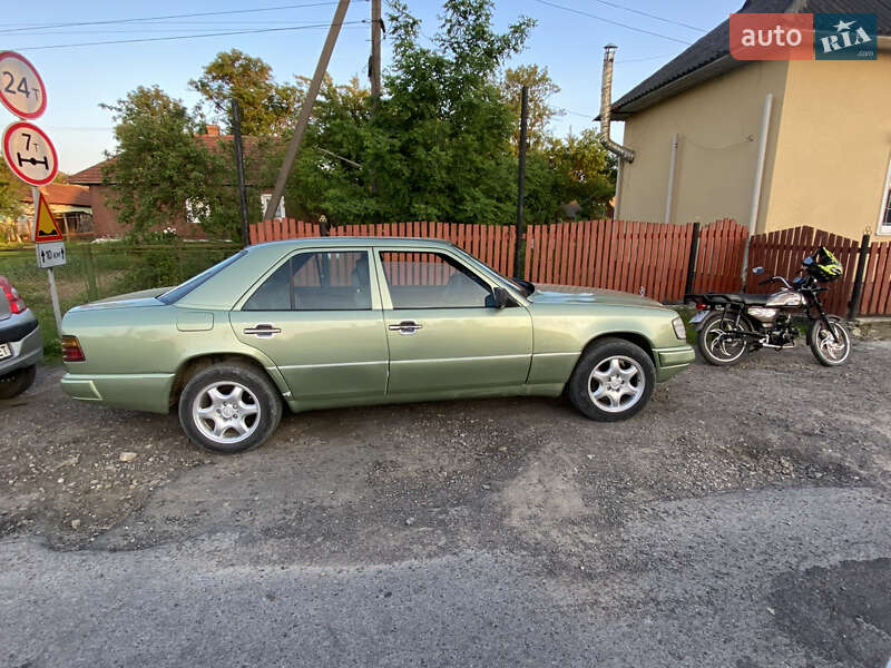 Седан Mercedes-Benz E-Class 1987 в Дрогобыче