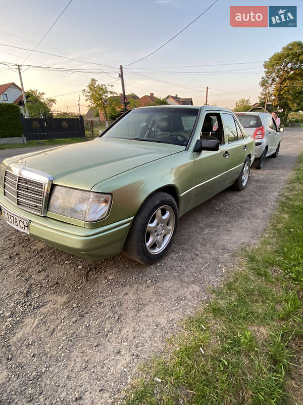 Седан Mercedes-Benz E-Class 1987 в Дрогобыче