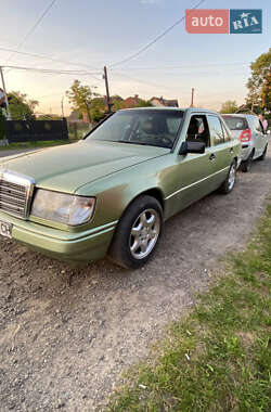 Седан Mercedes-Benz E-Class 1987 в 