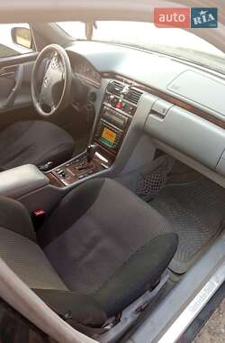 Седан Mercedes-Benz E-Class 2001 в 