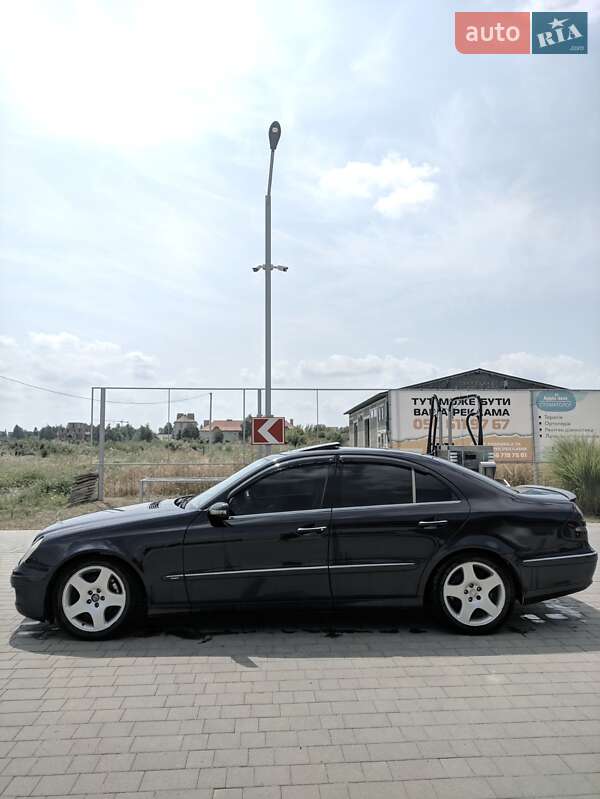 Седан Mercedes-Benz E-Class 2003 в Виноградове