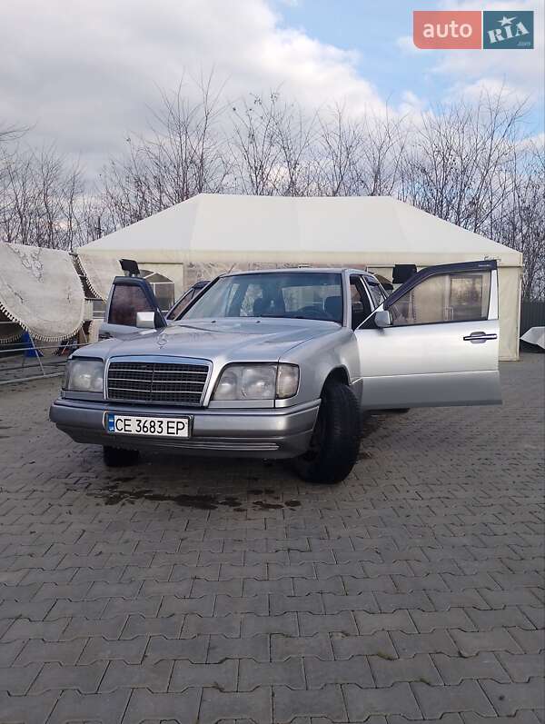 Седан Mercedes-Benz E-Class 1986 в Кицмани
