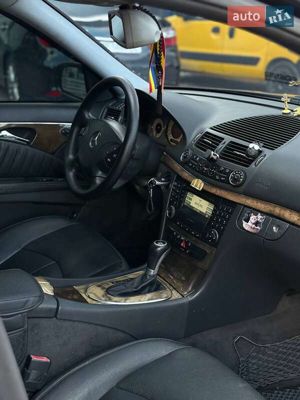 Седан Mercedes-Benz E-Class 2003 в Черновцах