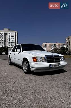 Седан Mercedes-Benz E-Class 1985 в Запорожье