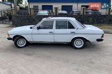 Седан Mercedes-Benz E-Class 1982 в 