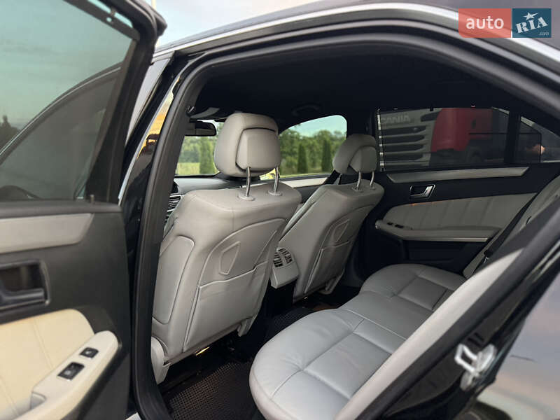 Седан Mercedes-Benz E-Class 2012 в Черновцах