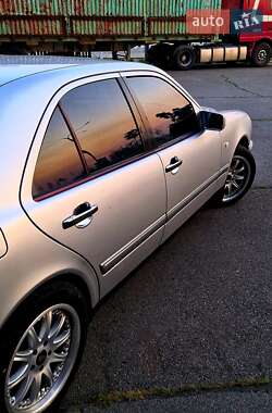 Седан Mercedes-Benz E-Class 1998 в Харкові