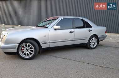Седан Mercedes-Benz E-Class 1998 в Харкові