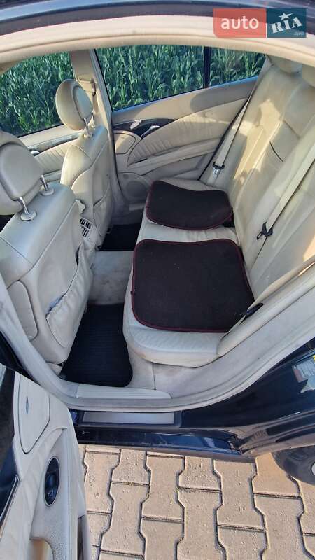 Седан Mercedes-Benz E-Class 2003 в Липовце