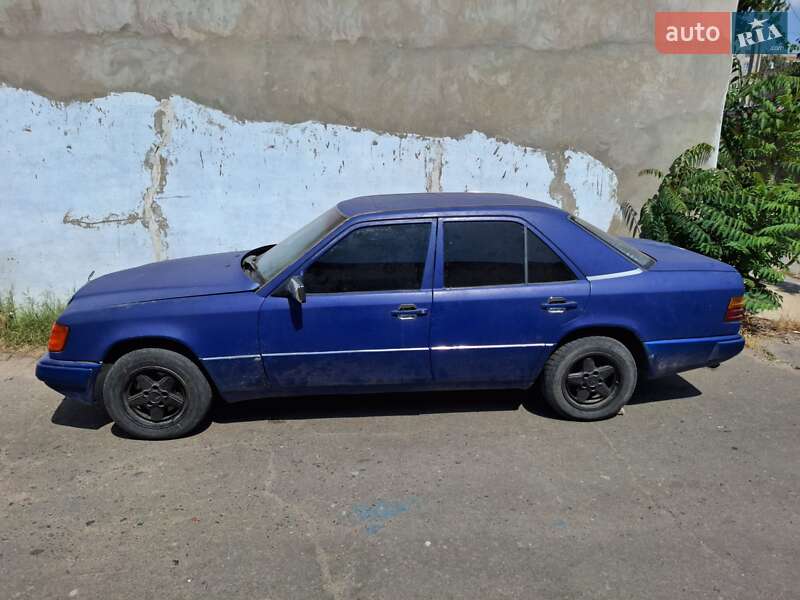 Седан Mercedes-Benz E-Class 1987 в Николаеве