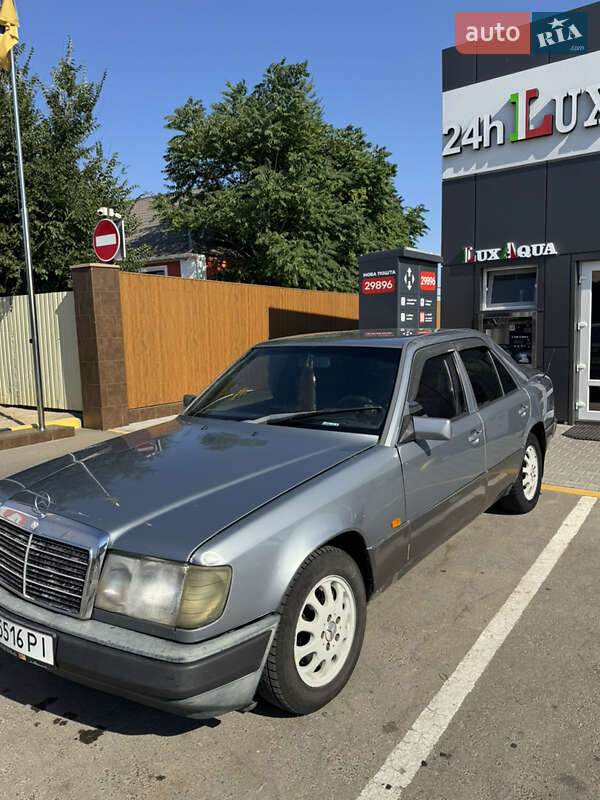 Mercedes-Benz E-Class 1989