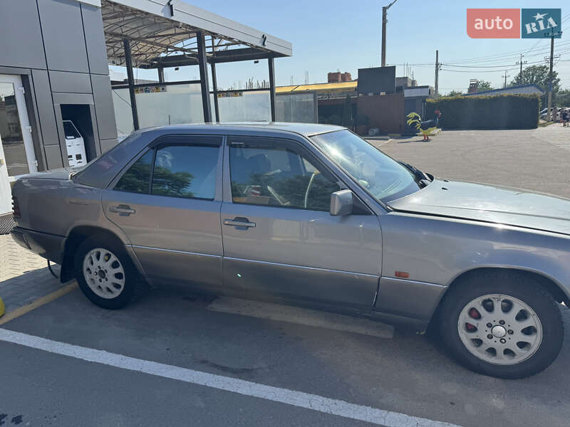 Седан Mercedes-Benz E-Class 1989 в Одессе