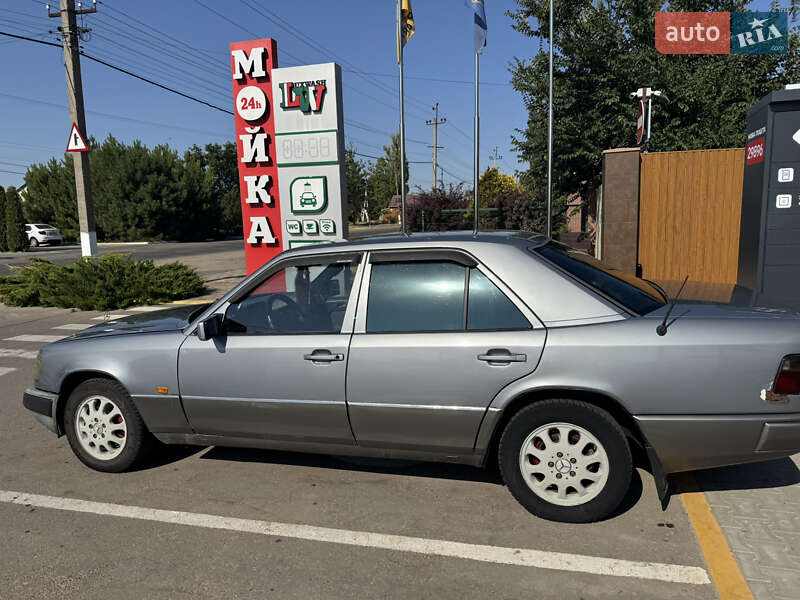 Седан Mercedes-Benz E-Class 1989 в Одессе