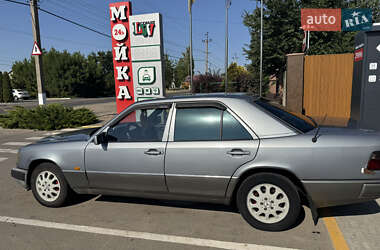Седан Mercedes-Benz E-Class 1989 в 