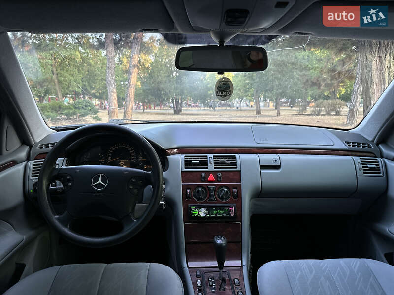 Седан Mercedes-Benz E-Class 2000 в Николаеве