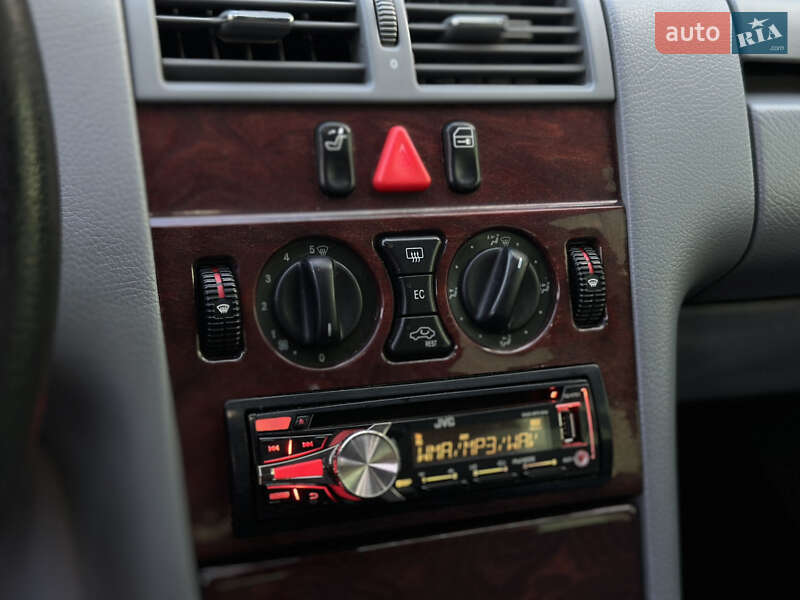Седан Mercedes-Benz E-Class 2000 в Николаеве