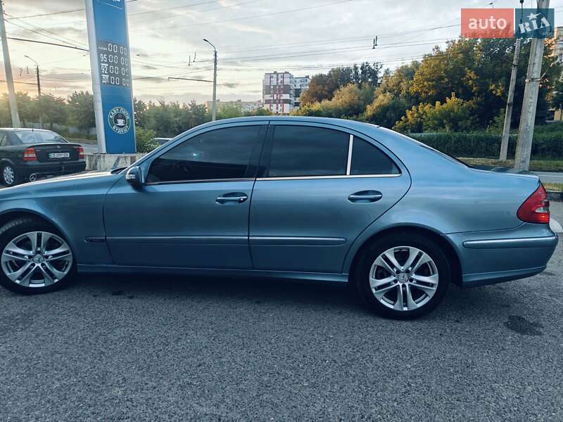 Седан Mercedes-Benz E-Class 2003 в Черновцах