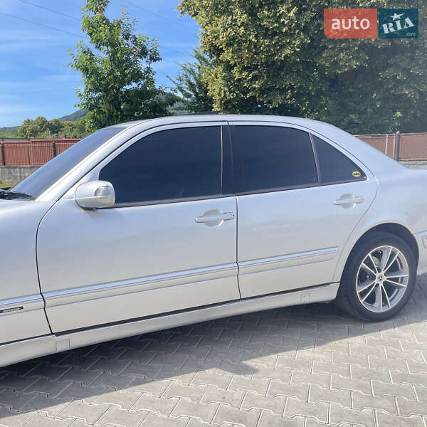 Седан Mercedes-Benz E-Class 1999 в Чернівцях
