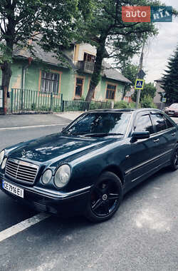 Седан Mercedes-Benz E-Class 1997 в Черновцах