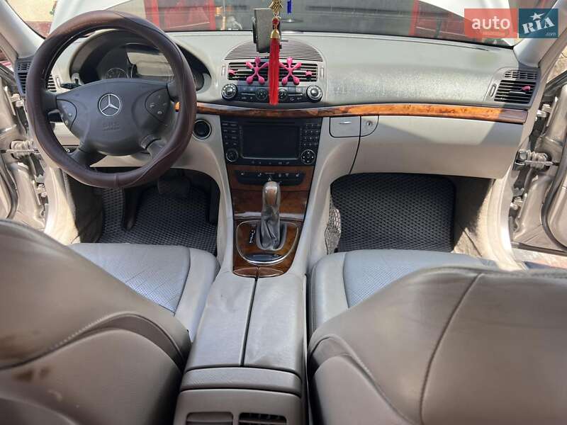 Седан Mercedes-Benz E-Class 2004 в Могилев-Подольске