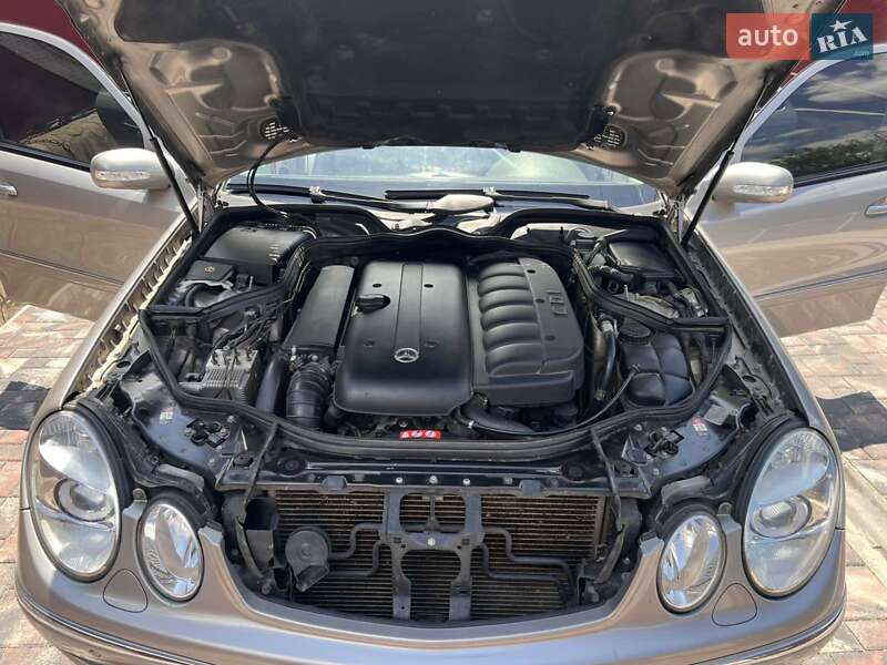 Седан Mercedes-Benz E-Class 2004 в Могилев-Подольске