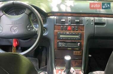 Седан Mercedes-Benz E-Class 2000 в 
