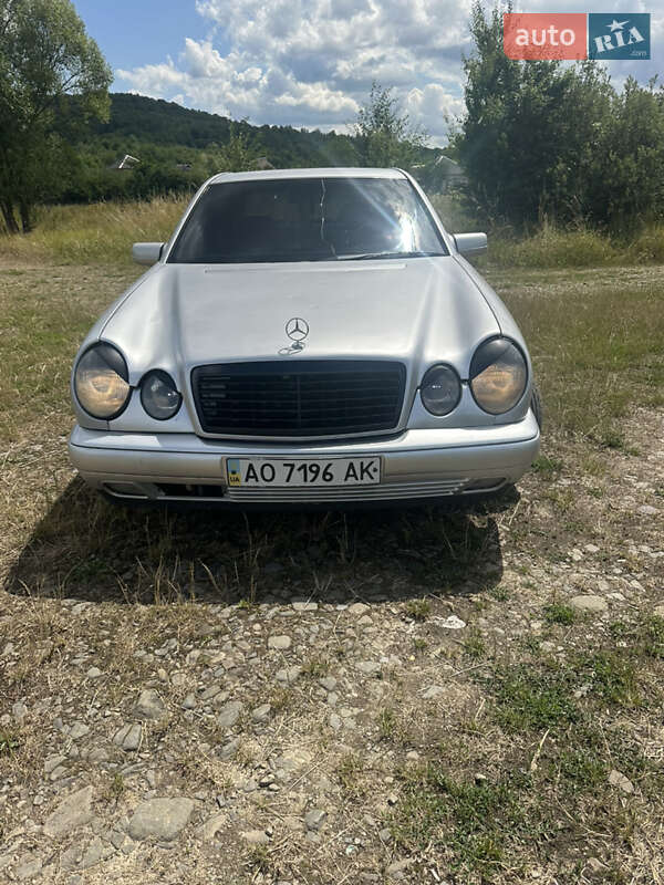 Седан Mercedes-Benz E-Class 1999 в 